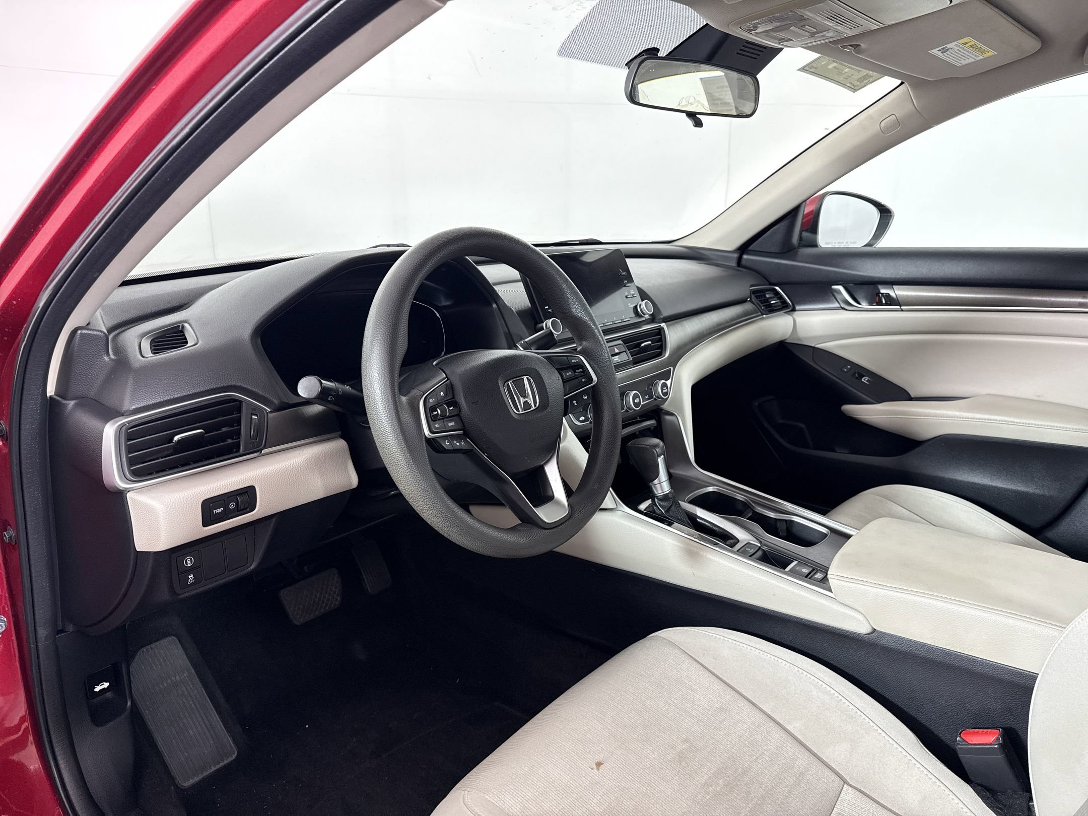 Used 2018 Honda Accord LX image 4