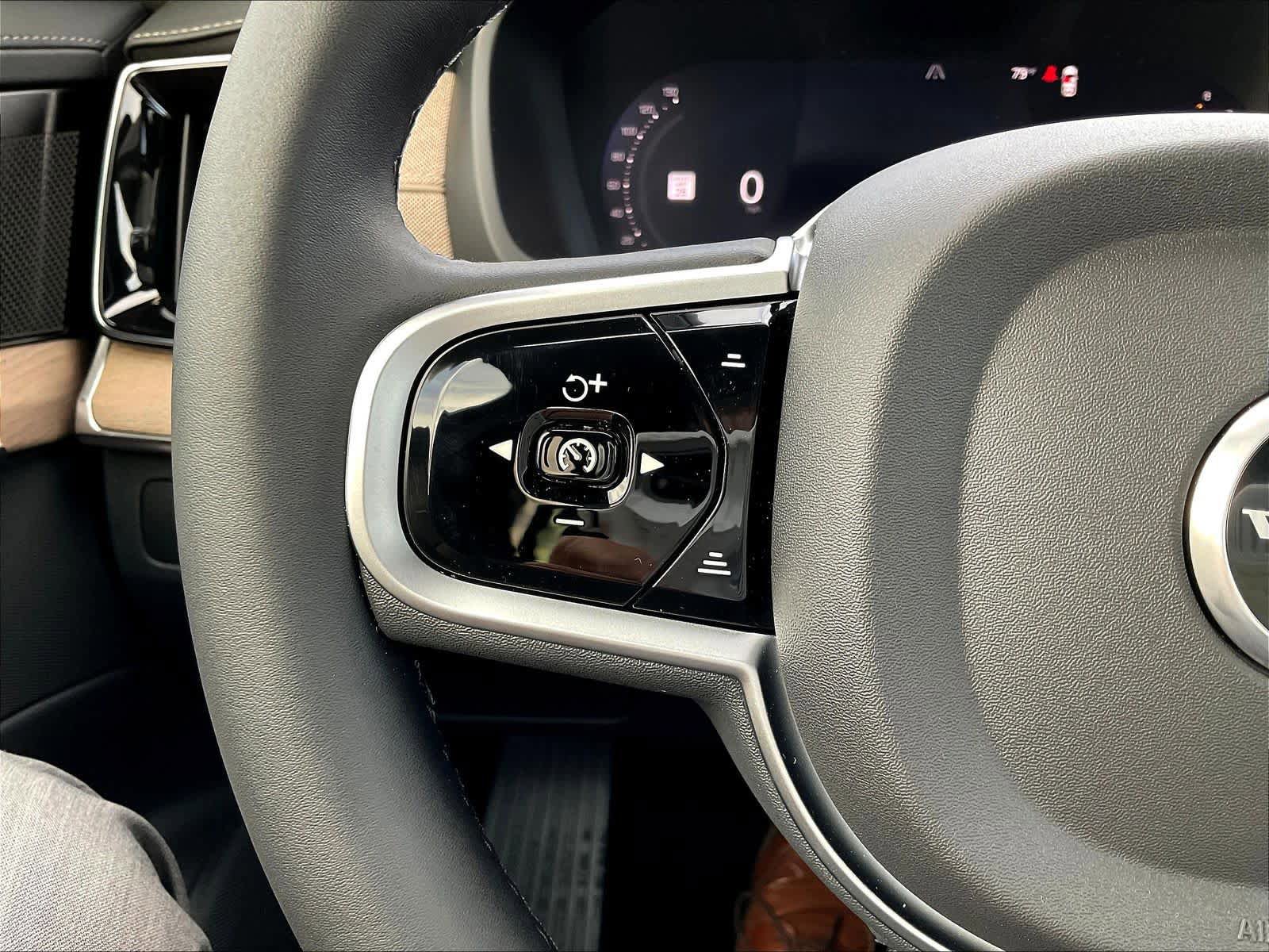 New 2026 Volvo XC90 B5 Plus w/ Protection Package Premier AWD/4WD image 17