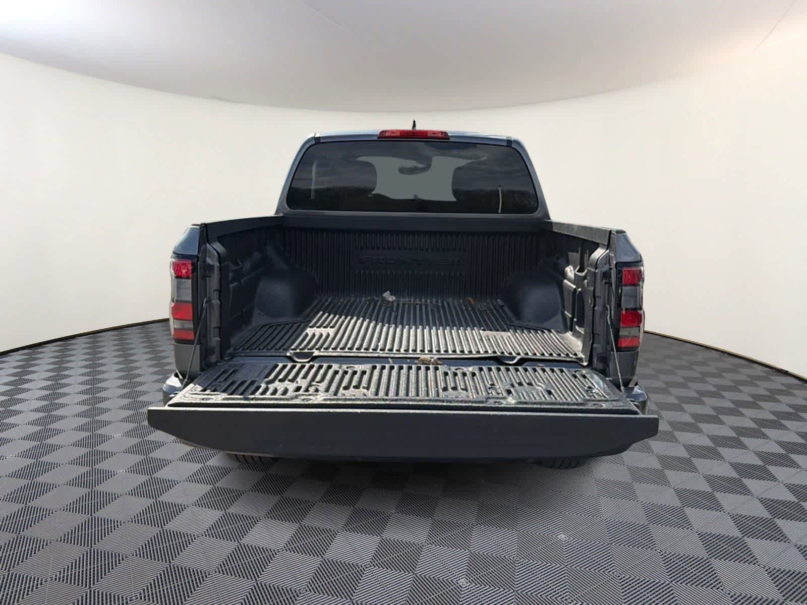 Used 2024 Nissan Frontier SV image 7