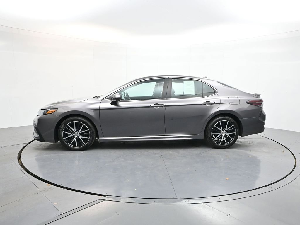 Used 2024 Toyota Camry SE image 4