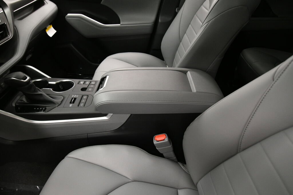 New 2023 Toyota Highlander XLE image 18