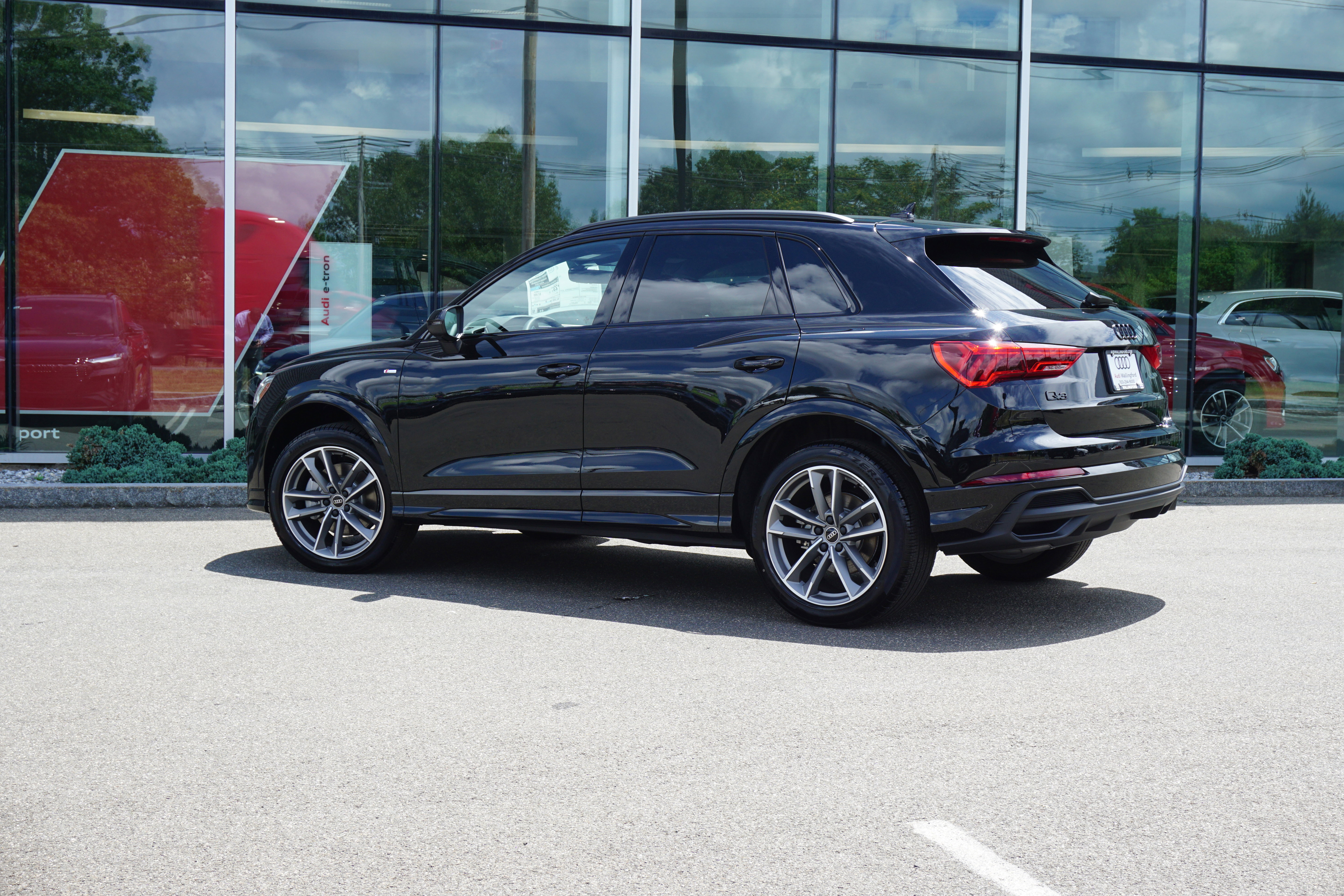 New 2025 Audi Q3 2.0T Premium image 3