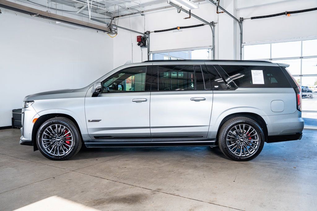 Used 2023 Cadillac Escalade ESV V image 8