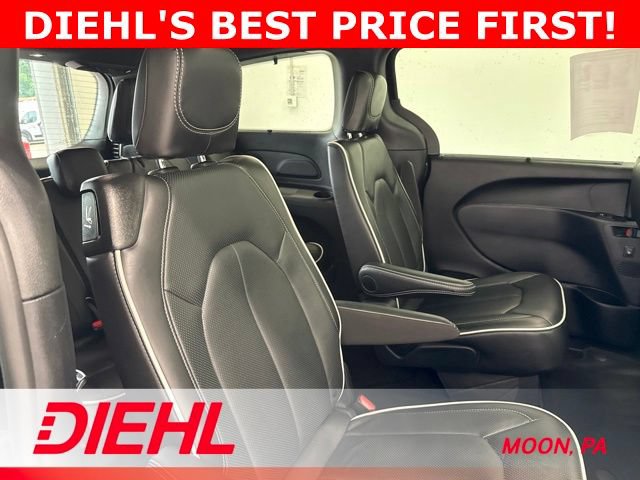 Used 2025 Chrysler Pacifica Limited FWD image 13