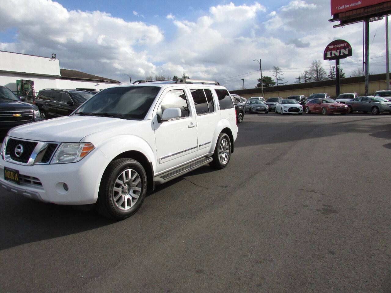 Used 2010 Nissan Pathfinder LE image 7