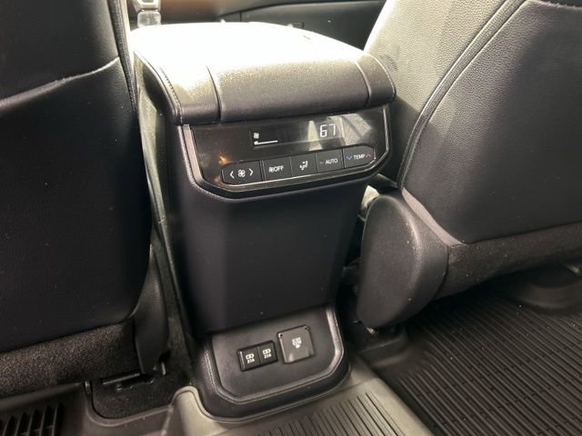 Used 2020 Toyota Highlander Limited image 24