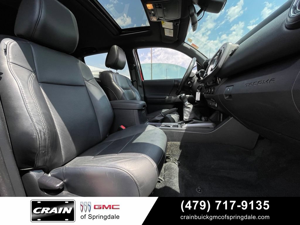 Used 2018 Toyota Tacoma TRD Sport w/ TRD Premium Sport Package AWD/4WD image 26