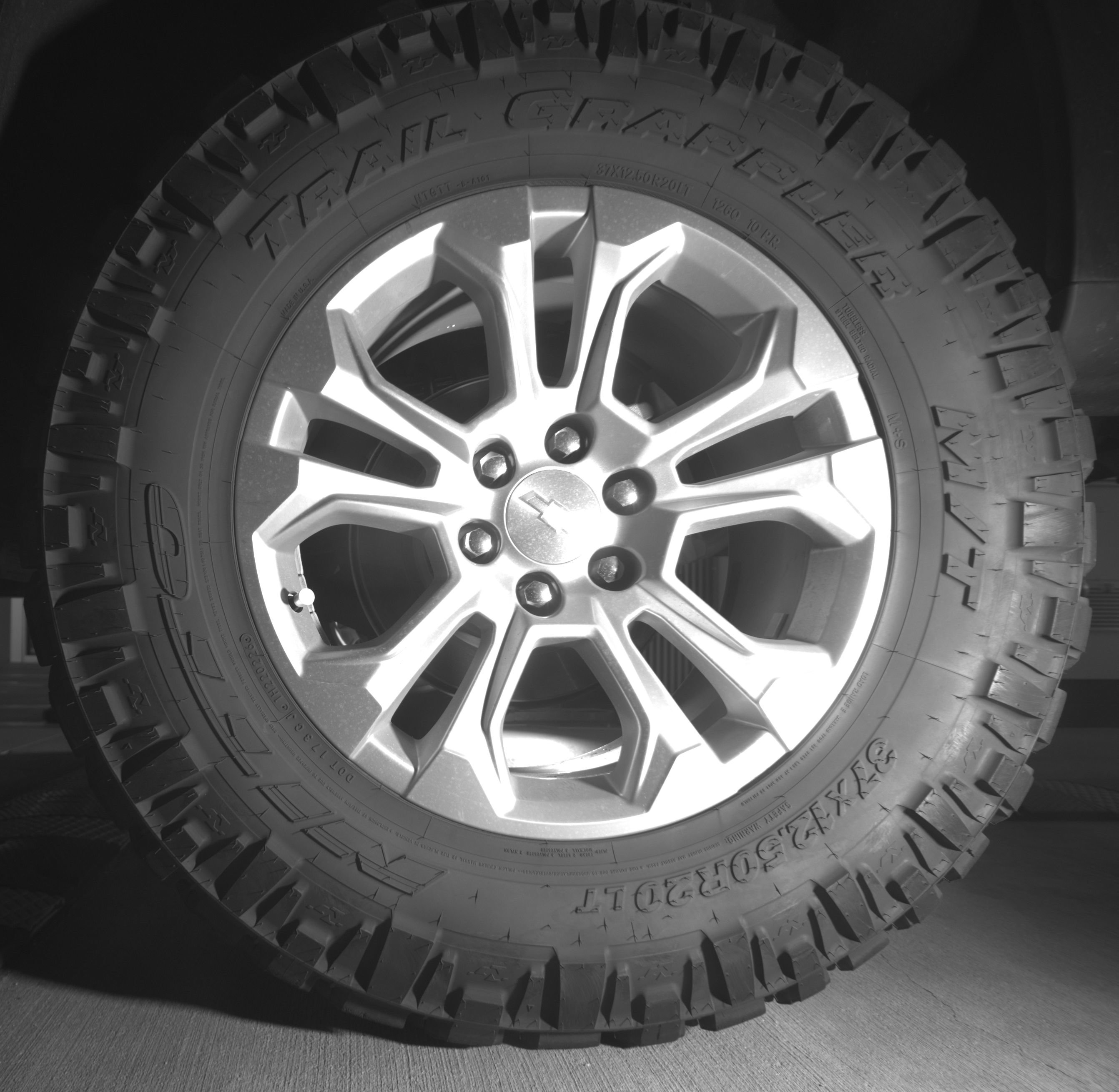 Used 2025 Chevrolet Silverado 1500 High Country w/ High Country Premium Package AWD/4WD image 11