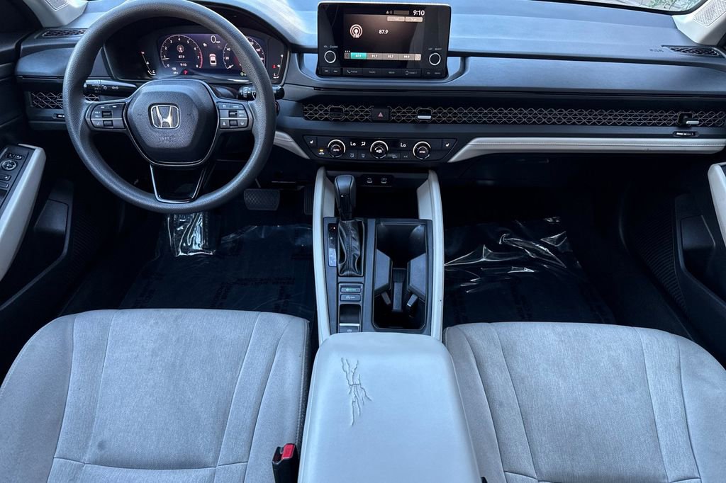 Certified 2025 Honda Accord SE image 9