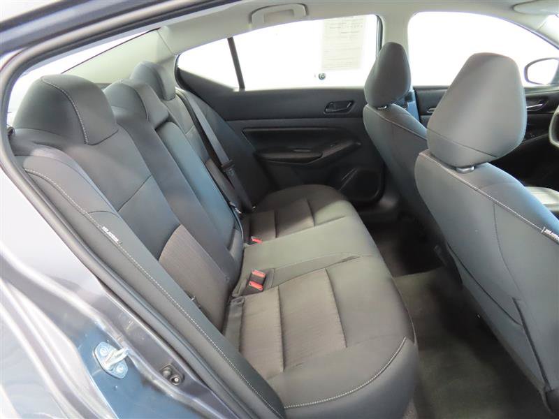 Used 2025 Nissan Altima 2.5 SV FWD image 31