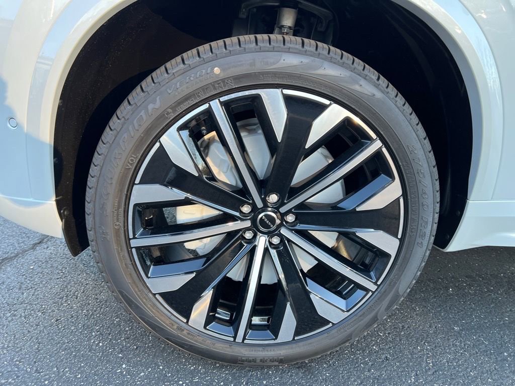 New 2026 Volvo XC90 B6 Plus w/ Protection Package Premier AWD/4WD image 9