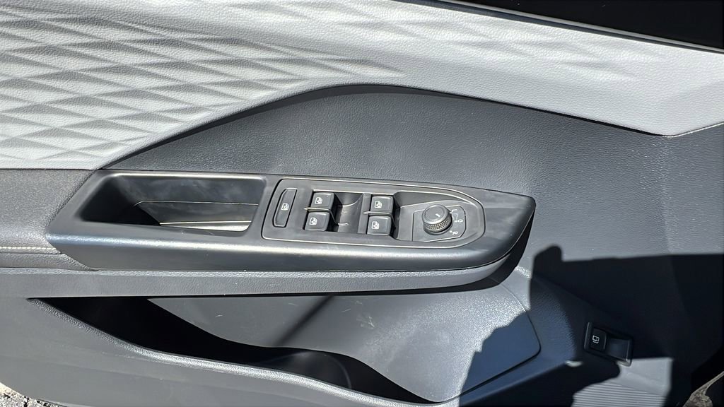 Certified 2024 Volkswagen Taos S image 28