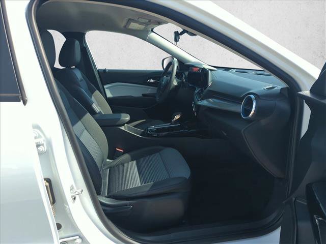 Used 2025 Chevrolet Trax LT FWD image 19