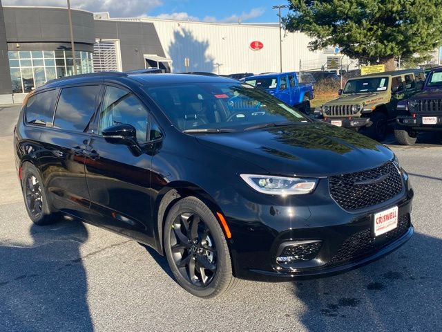 New 2026 Chrysler Pacifica Select w/ S Appearance Package FWD image 2