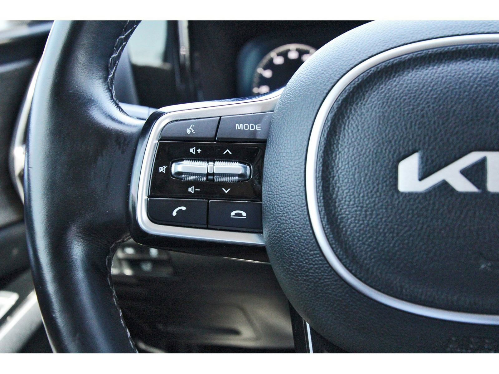 Used 2023 Kia Sorento SX Prestige image 24