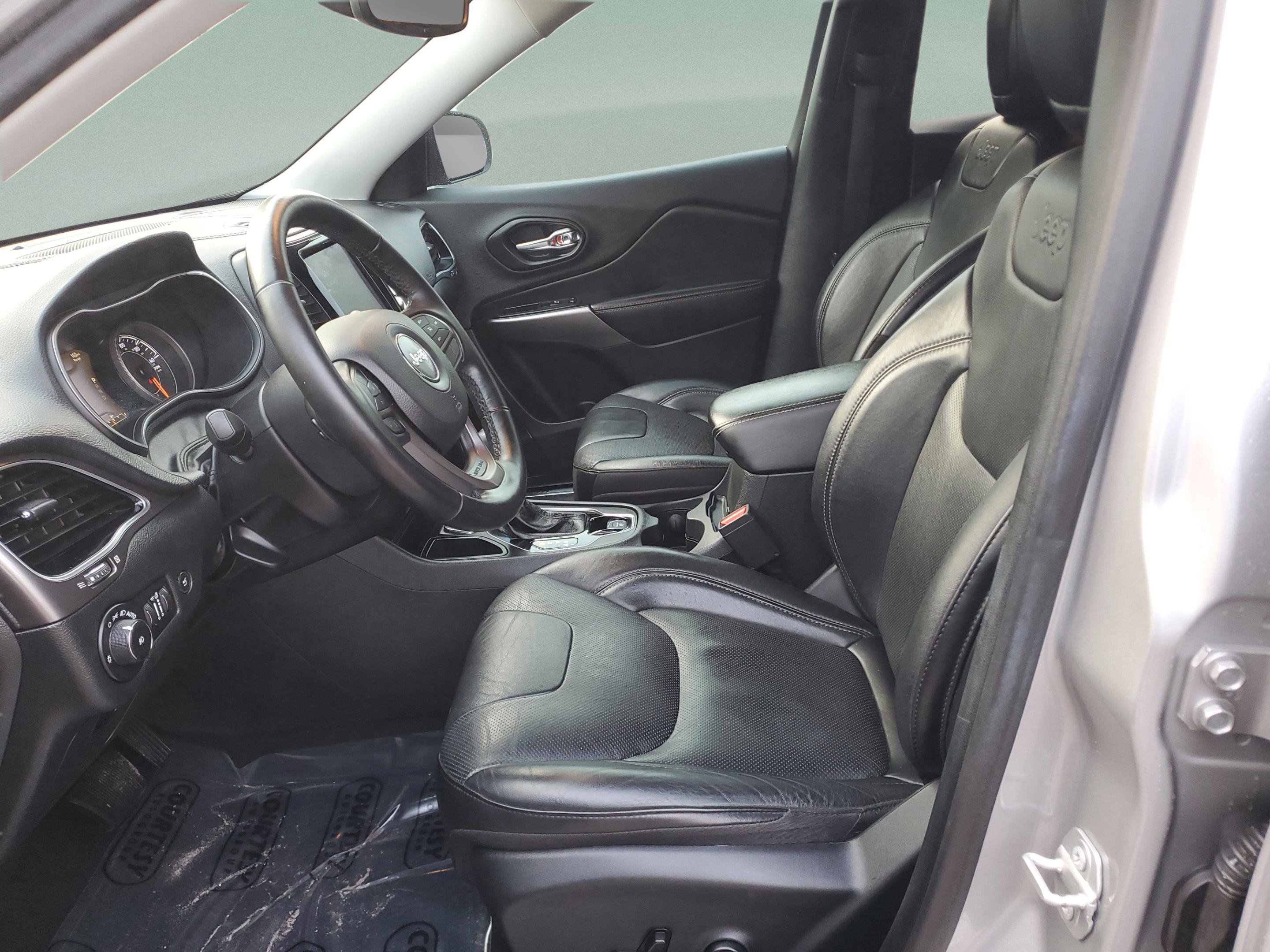 Used 2020 Jeep Cherokee Limited image 16