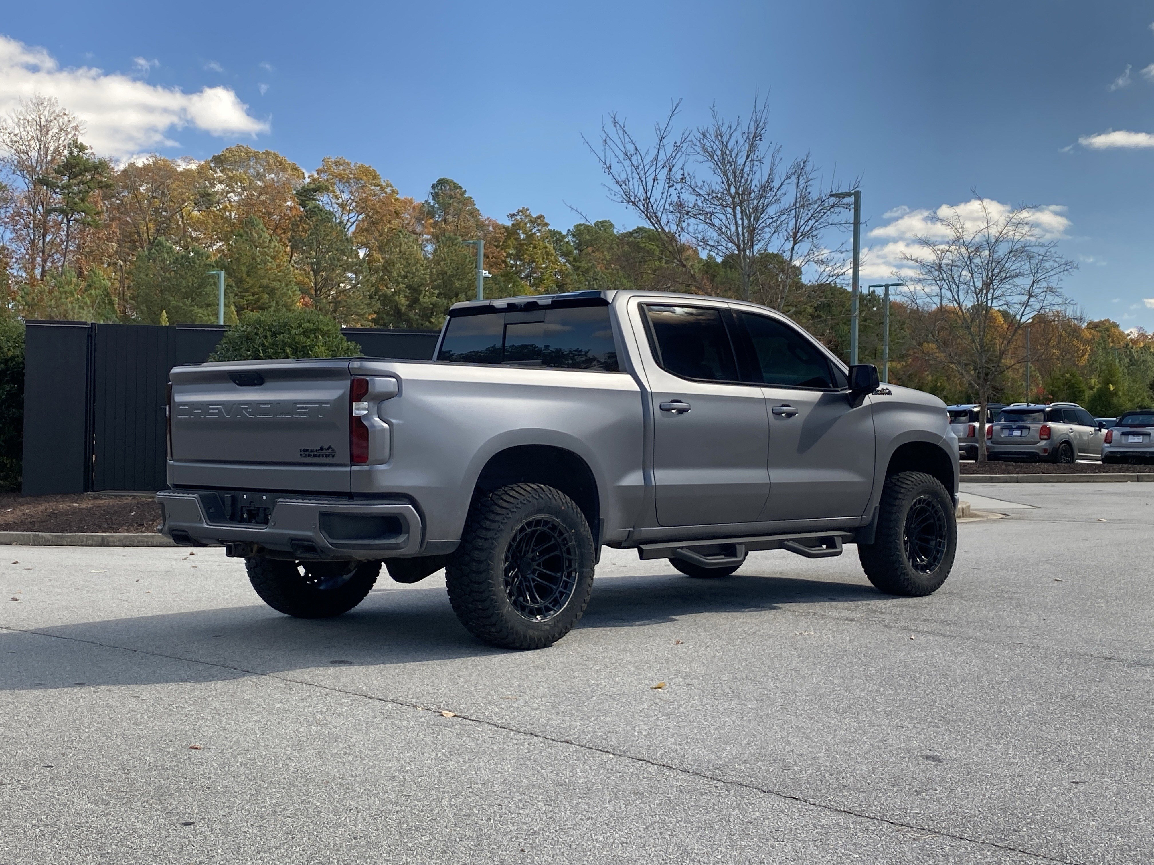 Used 2020 Chevrolet Silverado 1500 High Country w/ Technology Package image 3