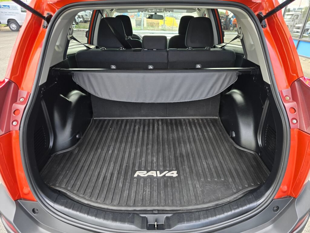 Used 2015 Toyota RAV4 LE AWD/4WD image 5