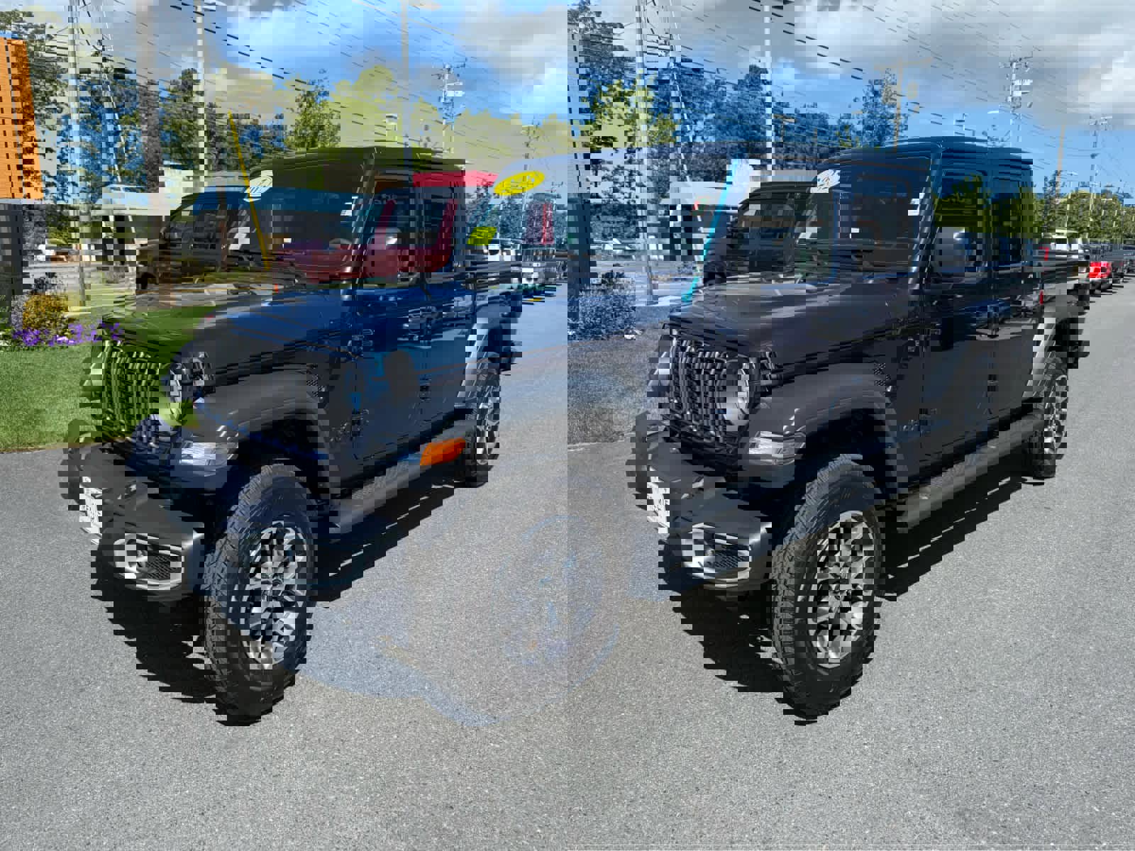 Used 2025 Jeep Gladiator Sport image 4