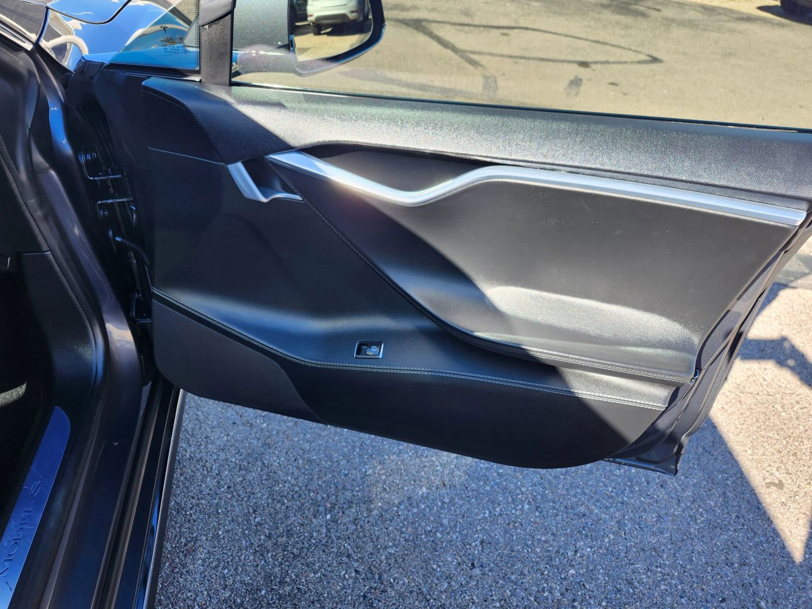 Used 2015 Tesla Model S 85 image 18