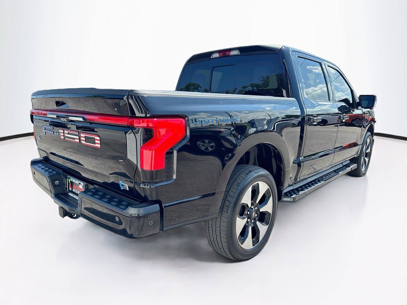 Used 2023 Ford F150 Lightning Platinum AWD/4WD image 5