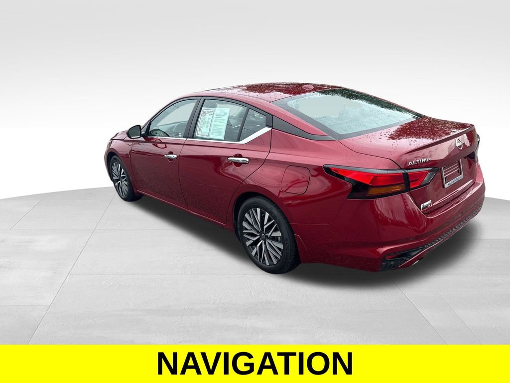 Used 2024 Nissan Altima 2.5 SV w/ SV Premium Package FWD image 4