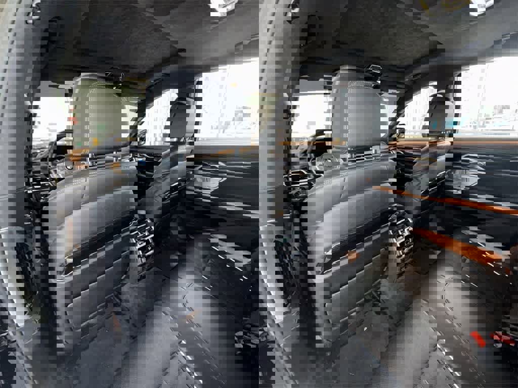 Used 2018 BMW 750i xDrive image 12