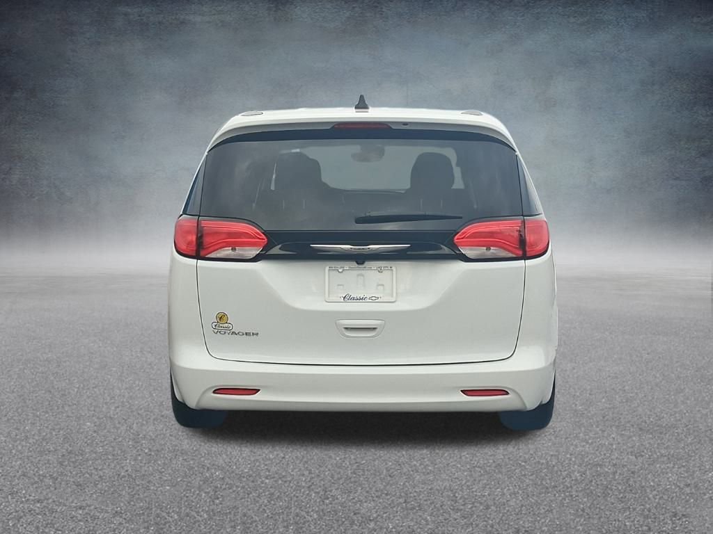 Used 2023 Chrysler Voyager LX image 8