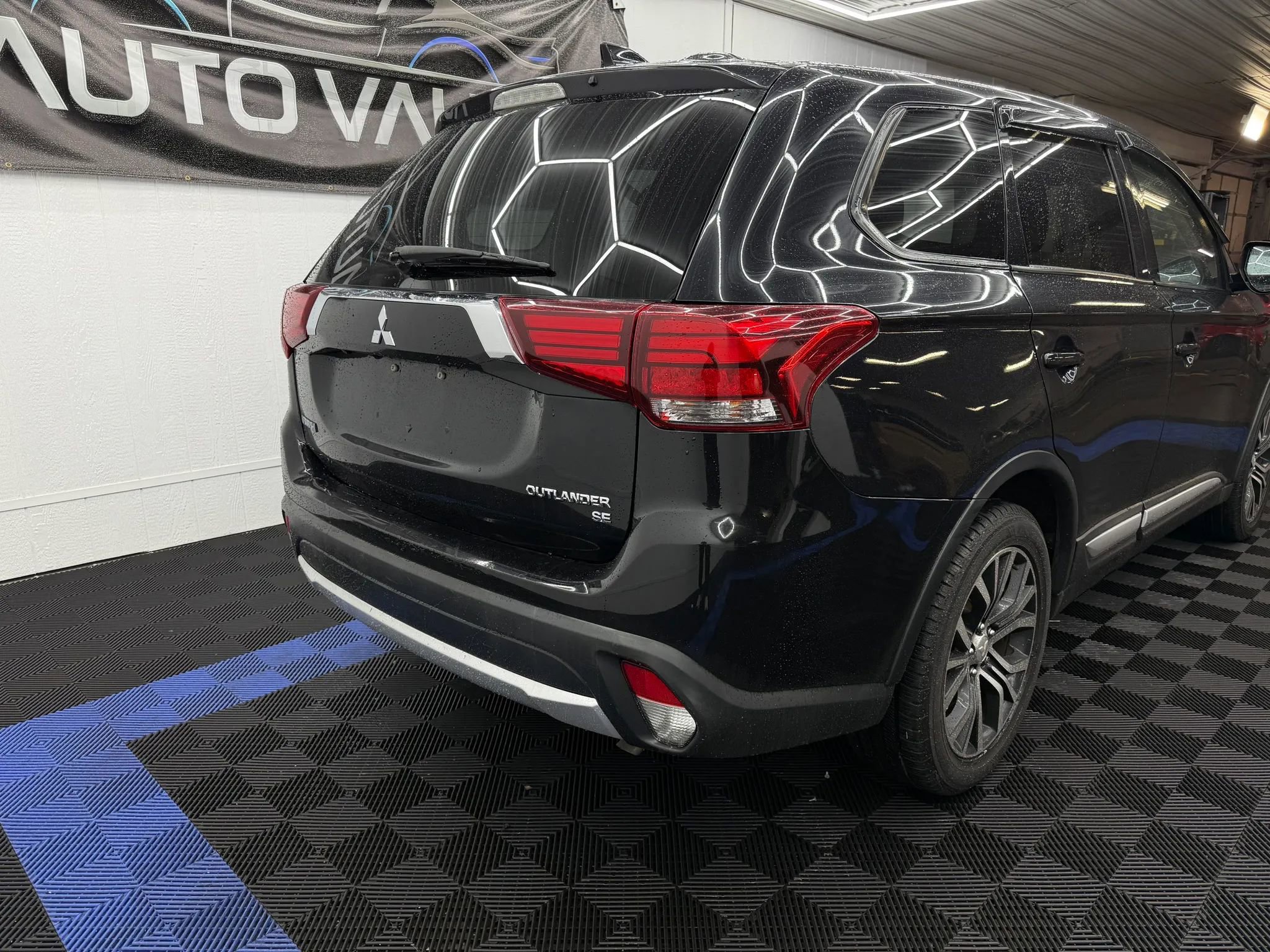 Used 2017 Mitsubishi Outlander SE image 3