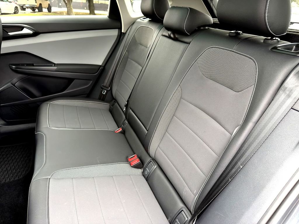 Used 2022 Volkswagen Taos SE image 27