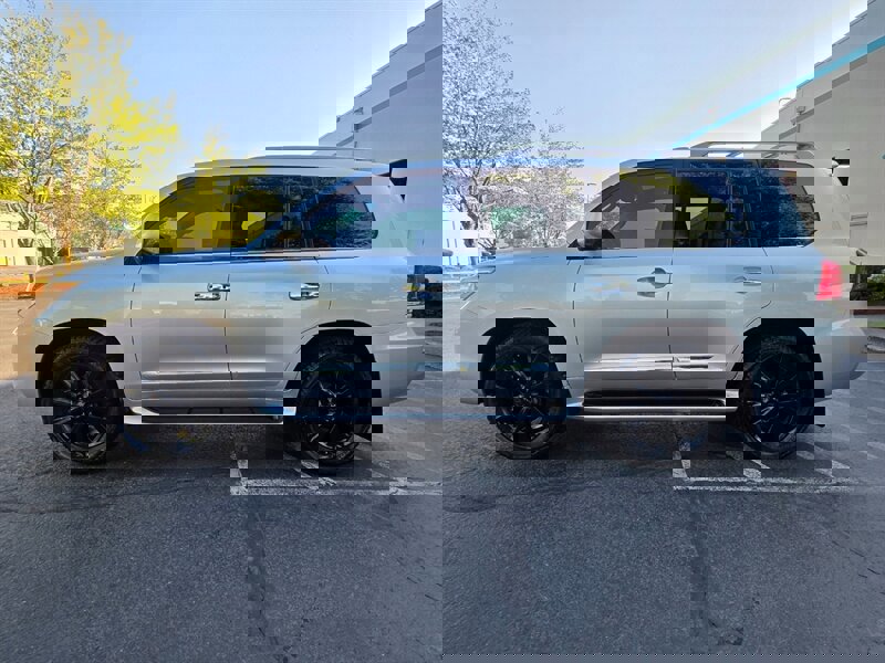 Used 2009 Lexus LX 570 4WD image 3