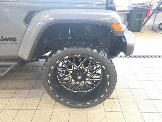 Used 2021 Jeep Gladiator Willys image 7