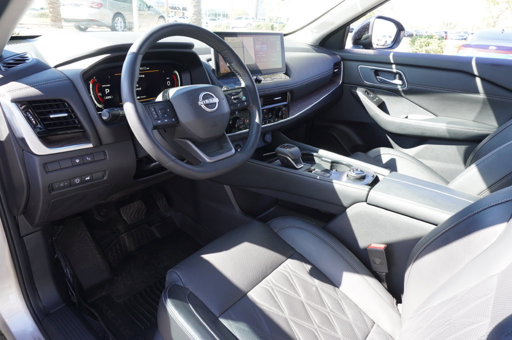 Certified 2025 Nissan Rogue Platinum w/ Platinum Premium Package AWD/4WD image 17