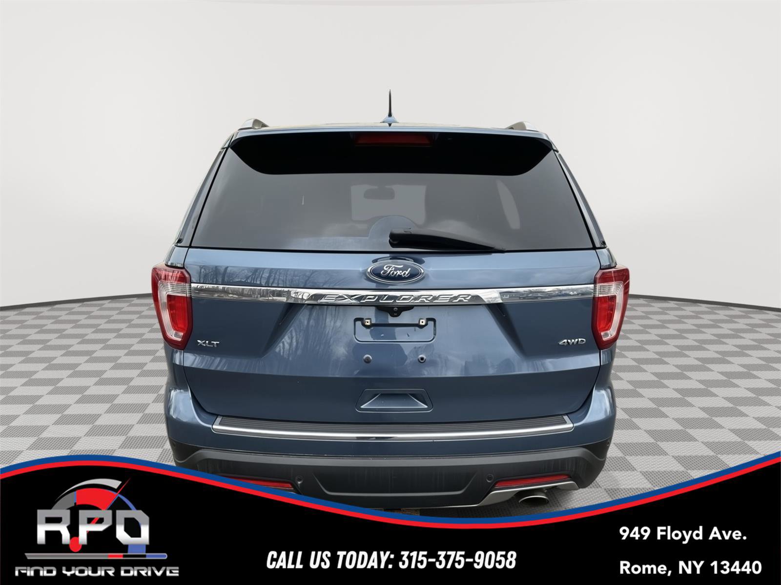 Used 2018 Ford Explorer XLT w/ Equipment Group 202A image 4