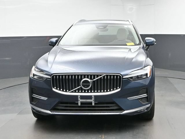 Used 2023 Volvo XC60 B5 Plus w/ Climate Package AWD/4WD image 3