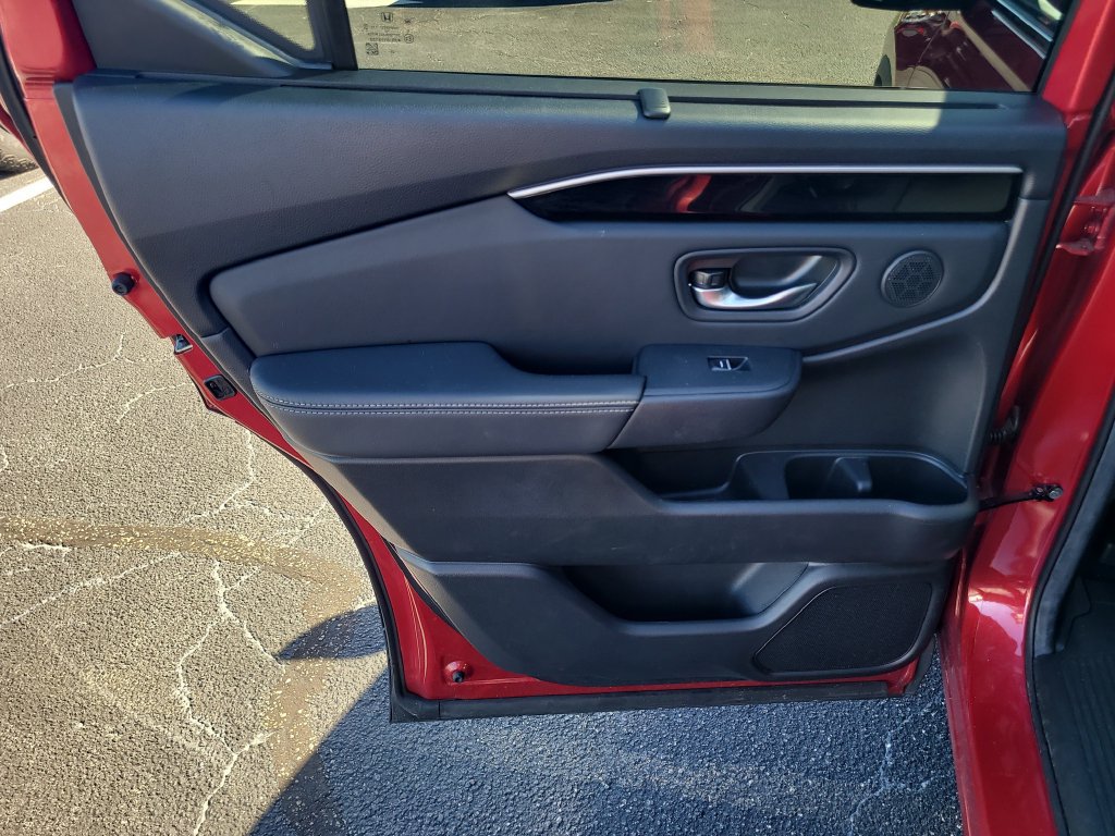 Used 2025 Honda Pilot Touring image 9