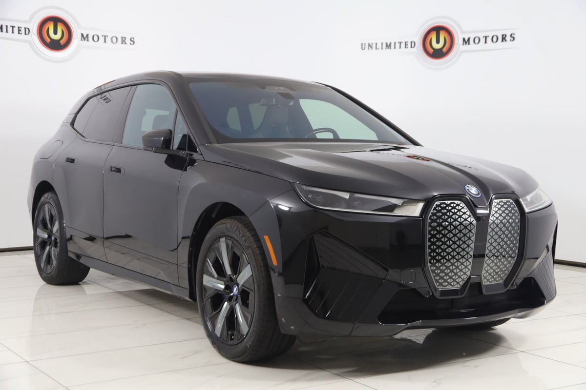 Used 2023 BMW iX xDrive50 w/ Sport Package AWD/4WD image 23