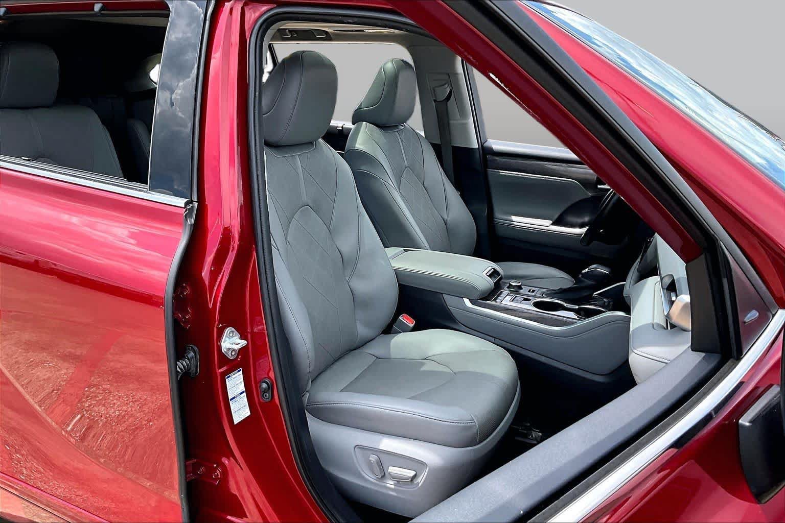 Used 2021 Toyota Highlander Platinum AWD/4WD image 9