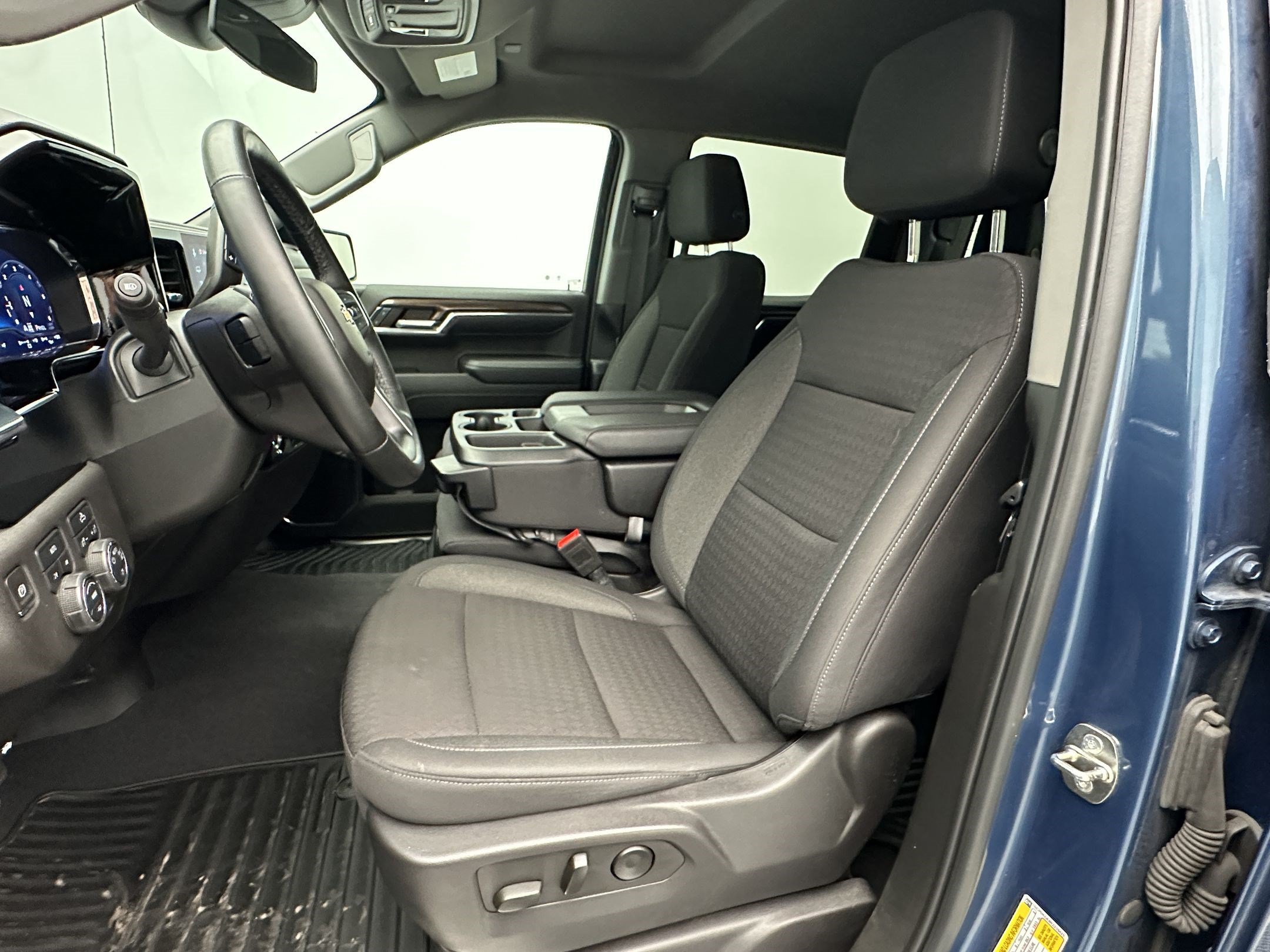Certified 2024 Chevrolet Silverado 1500 LT AWD/4WD image 5