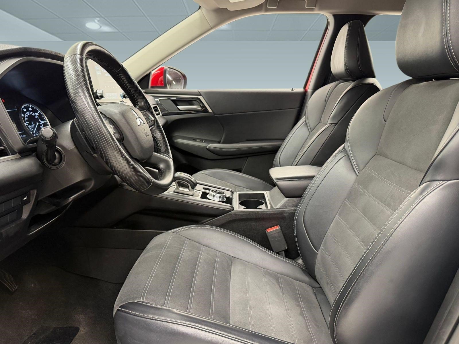Used 2024 Mitsubishi Outlander SE AWD/4WD image 4