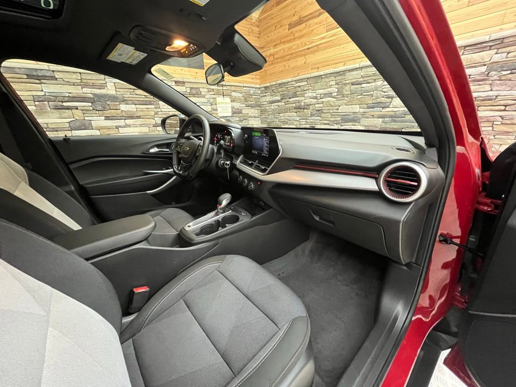 Used 2026 Chevrolet Trax RS w/ Sunroof Package image 41