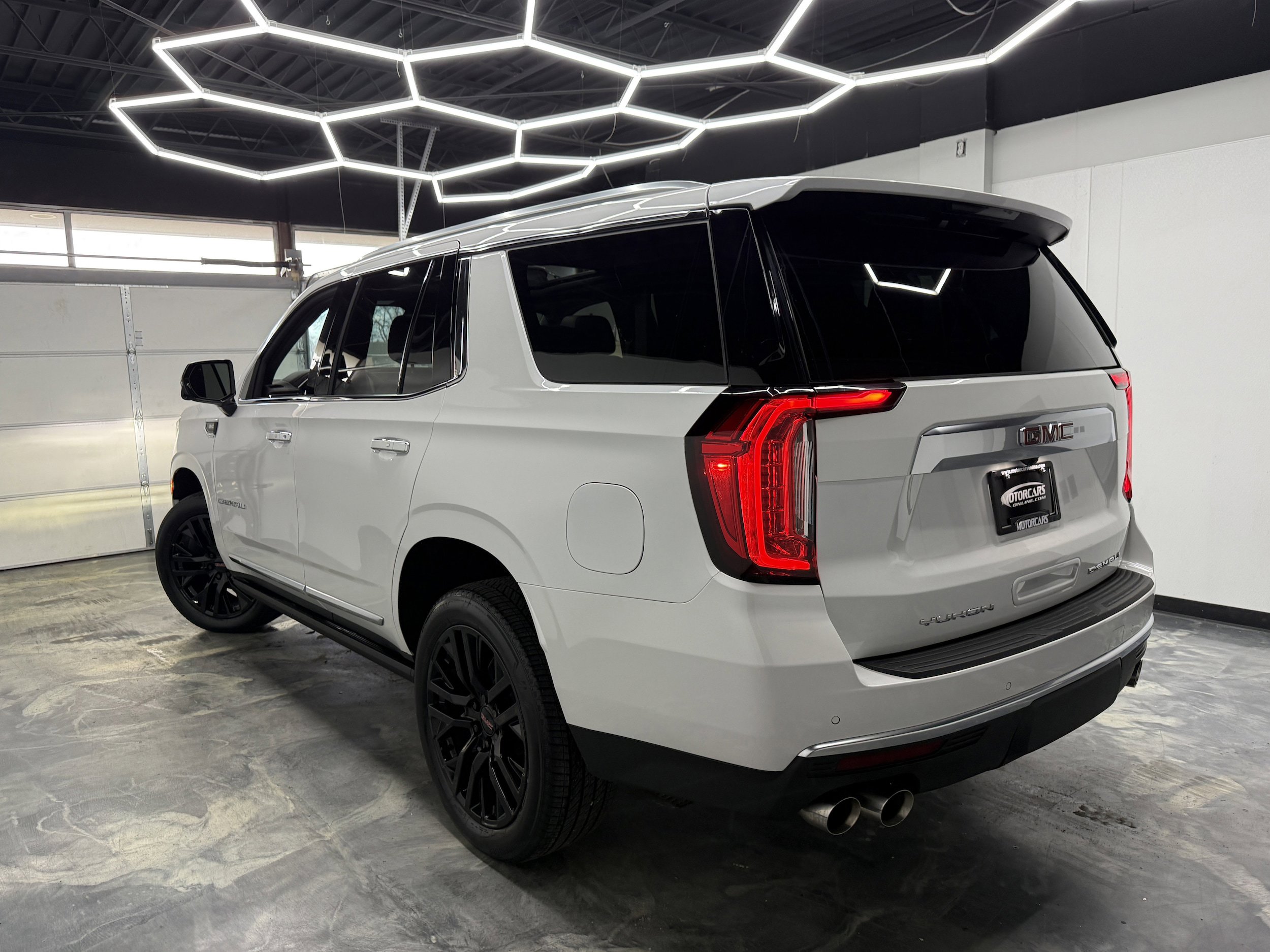 Used 2024 GMC Yukon Denali AWD/4WD image 3
