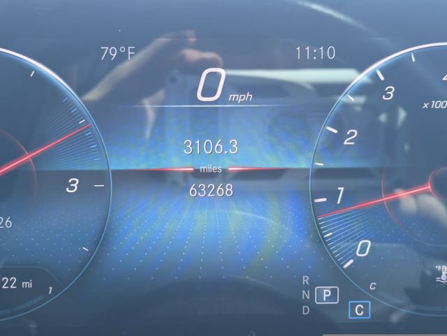 Used 2022 Mercedes-Benz GLB 250 w/ Premium Package Lite image 32