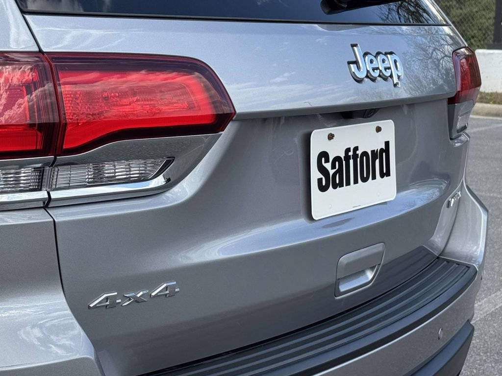 Used 2020 Jeep Grand Cherokee Laredo AWD/4WD image 11