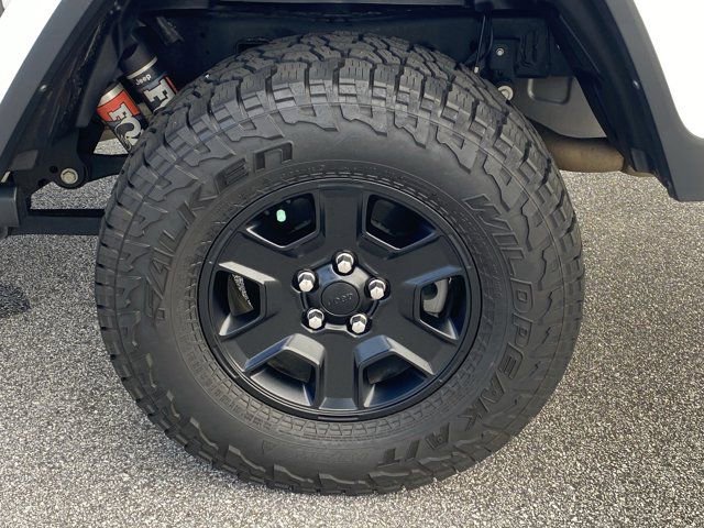 Used 2023 Jeep Gladiator Mojave w/ LED Lighting Group AWD/4WD image 32