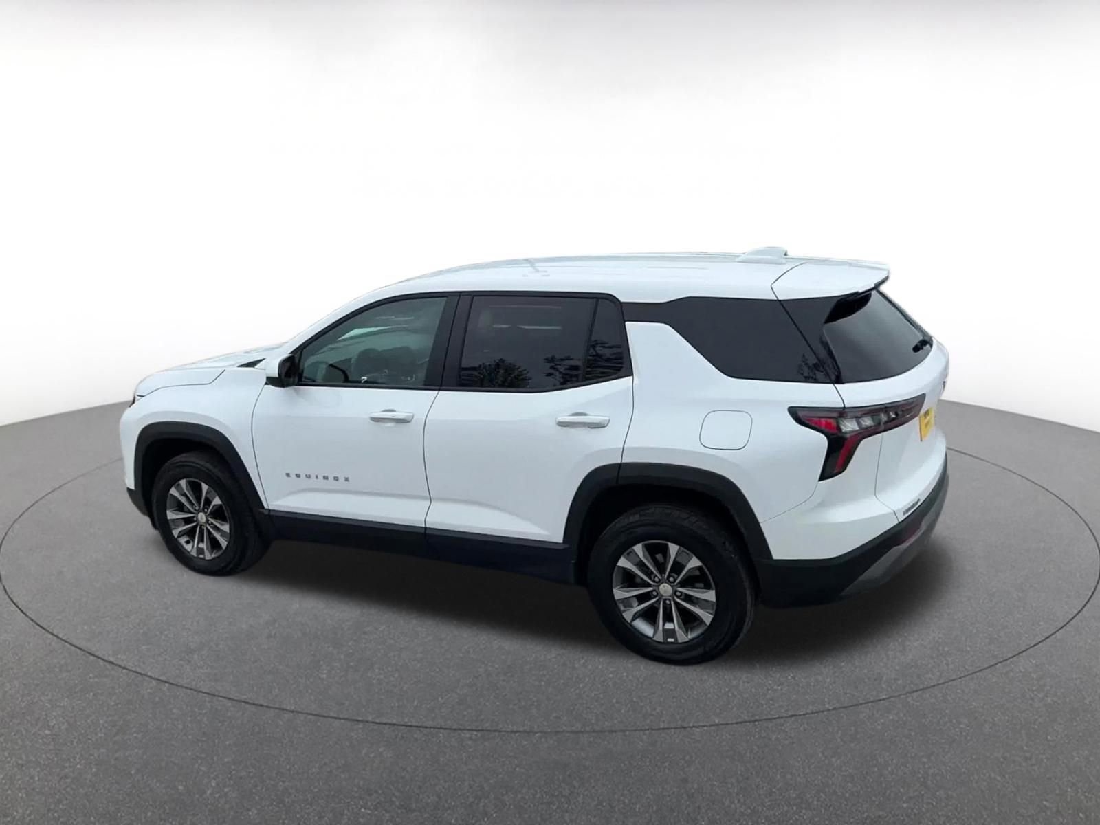 Used 2025 Chevrolet Equinox LT FWD image 10