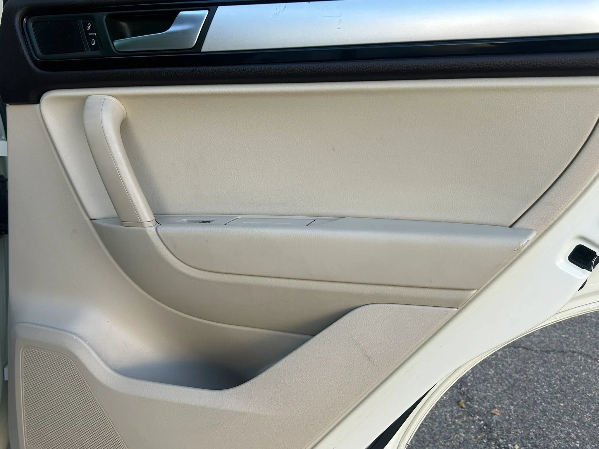 Used 2012 Volkswagen Touareg TDI AWD/4WD image 17