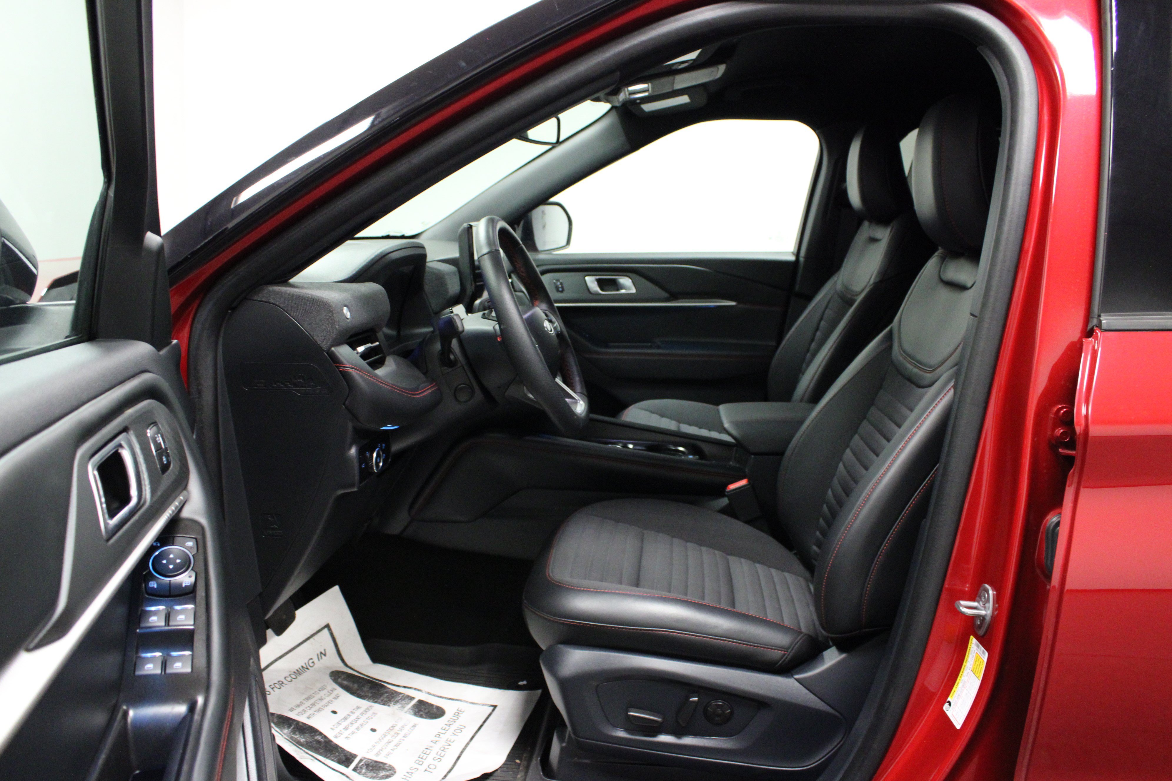 Used 2025 Ford Explorer ST-Line w/ Premium Package RWD image 12