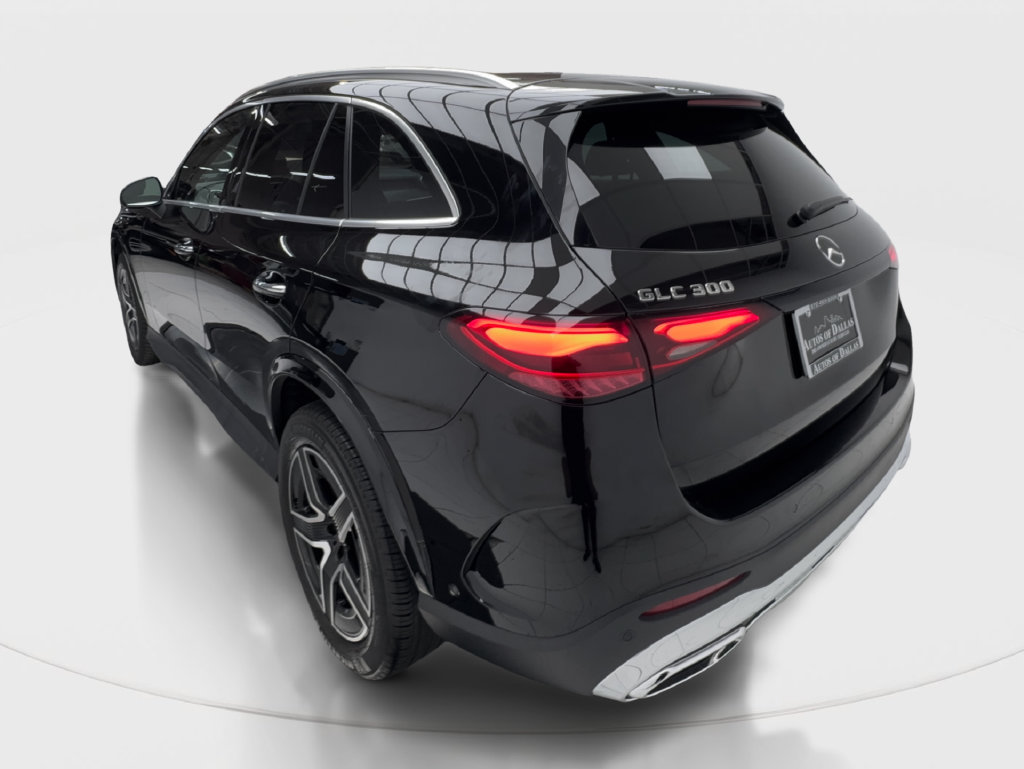 Used 2025 Mercedes-Benz GLC 300 w/ AMG Line image 11