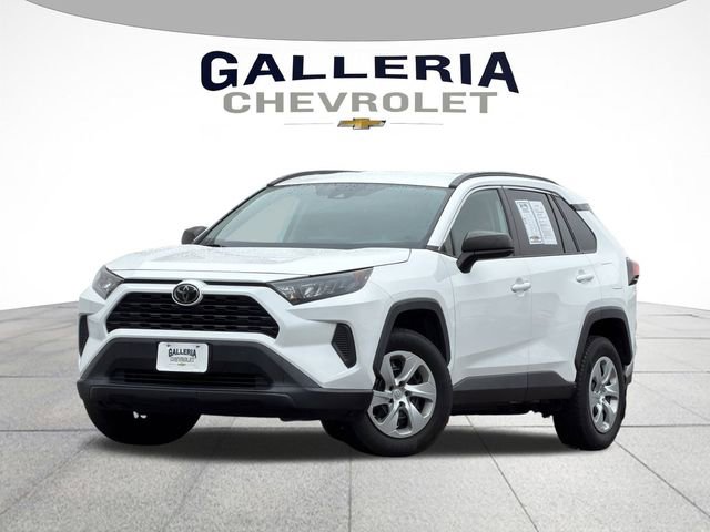 Used 2019 Toyota RAV4 LE image 2